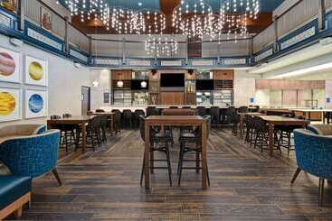 هتل Hilton Garden Inn Kalamazoo