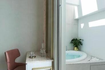 هتل Mirabile Luxury Suites