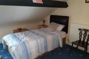 هتل Phoenix Nights Guest House
