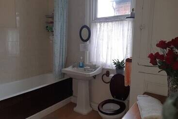 هتل Phoenix Nights Guest House