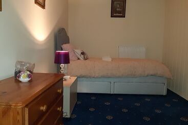 هتل Phoenix Nights Guest House