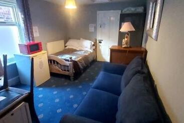 هتل Phoenix Nights Guest House