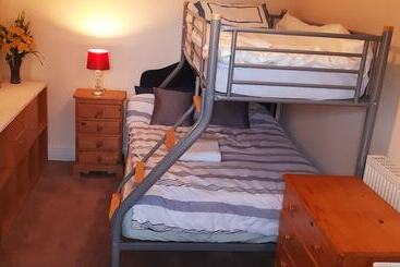 هتل Phoenix Nights Guest House