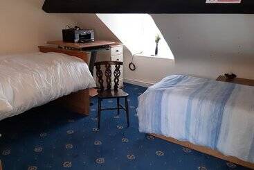 هتل Phoenix Nights Guest House