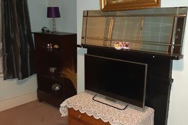 هتل Phoenix Nights Guest House