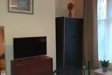 هتل Phoenix Nights Guest House