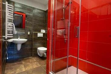 هتل Red
