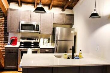 هتل The Lofts At Downtown Salem