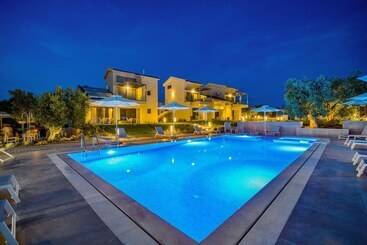 هتل آپارتمان Miroes Suites