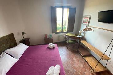 پانسیون Rooms And Wine Al Castello
