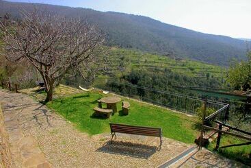 Picturesque Cottage In Cortona With Swimming Pool