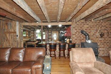 Pondview Cabin   Log Cabin Retreat
