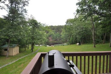 Pondview Cabin   Log Cabin Retreat
