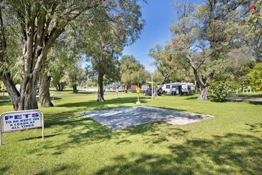 هتل Acclaim Rose Gardens Beachside Holiday Park