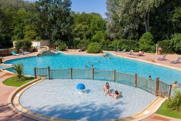 هتل Camping Du Pont D Avignon