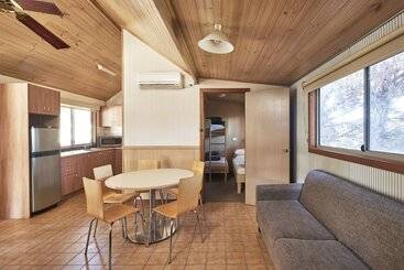 هتل Nrma Bathurst Panorama Holiday Park