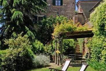 اقامتگاه Borgo Lucignanello Bandini