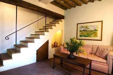 اقامتگاه Borgo Lucignanello Bandini