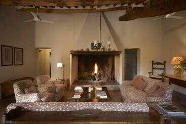 اقامتگاه Borgo Lucignanello Bandini