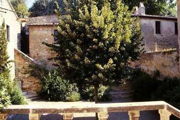 اقامتگاه Borgo Lucignanello Bandini