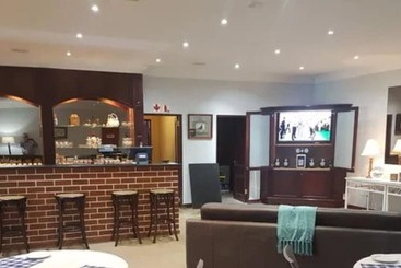 Traders Hotel & Restaurant