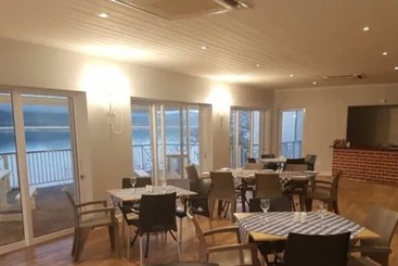 Traders Hotel & Restaurant