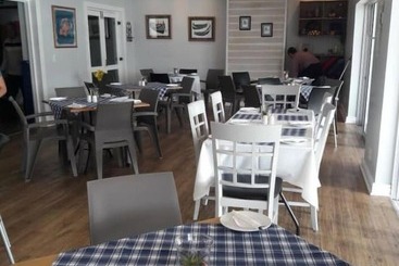 Traders Hotel & Restaurant