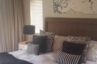 Traders Hotel & Restaurant