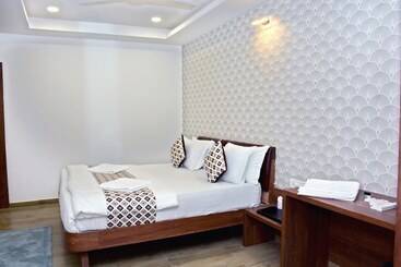 Royal Wings - Vadodara