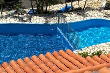 Apartamentos Colon Y Bungalows