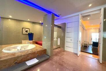 تختخواب و صبحانه 湖山風景旅館lake Mountain View Motel