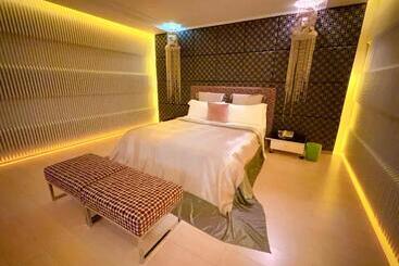 تختخواب و صبحانه 湖山風景旅館lake Mountain View Motel