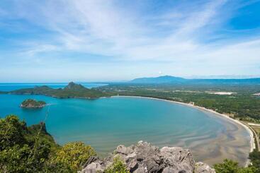هتل Oyo 75314 Mountain Beach