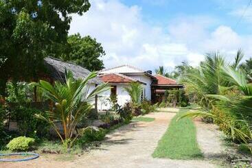 استراحتگاه Prime Surfers Bungalow