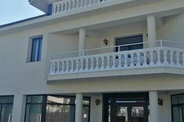 בית מלון כפרי Agropensiunea Ozon