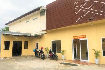 هتل Reddoorz Near Gedung Kesenian Palopo