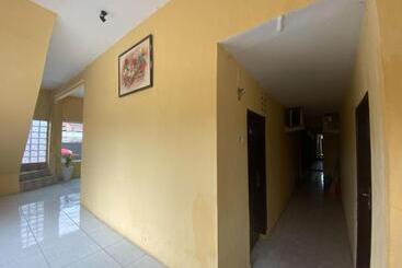 هتل Reddoorz Near Gedung Kesenian Palopo