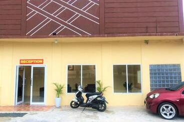 هتل Reddoorz Near Gedung Kesenian Palopo