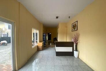 هتل Reddoorz Near Gedung Kesenian Palopo