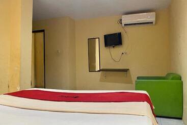 هتل Reddoorz Near Gedung Kesenian Palopo