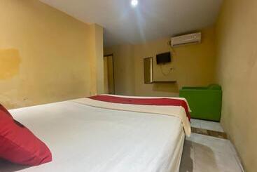 هتل Reddoorz Near Gedung Kesenian Palopo