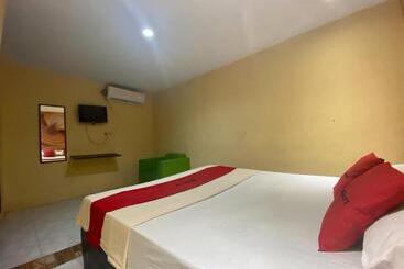 هتل Reddoorz Near Gedung Kesenian Palopo