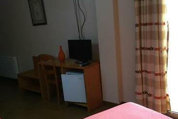 پانسیون Hostal Ana