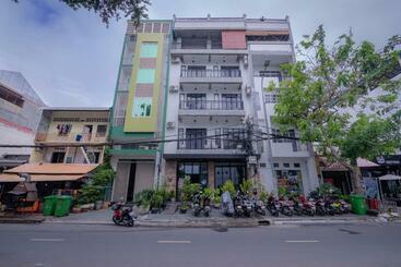 هاستل Pooltop Phnom Penh