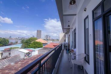 هاستل Pooltop Phnom Penh