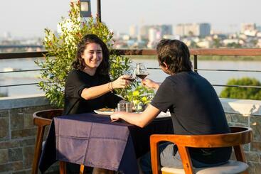 هاستل Pooltop Phnom Penh