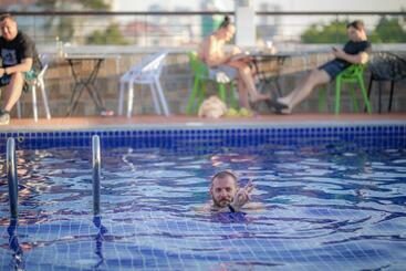 هاستل Pooltop Phnom Penh