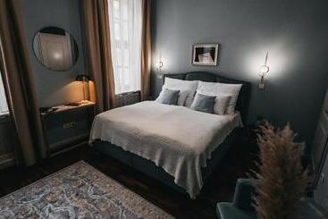 تختخواب و صبحانه Room42   Suites & Apartments