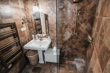 تختخواب و صبحانه Room42   Suites & Apartments