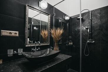 تختخواب و صبحانه Room42   Suites & Apartments